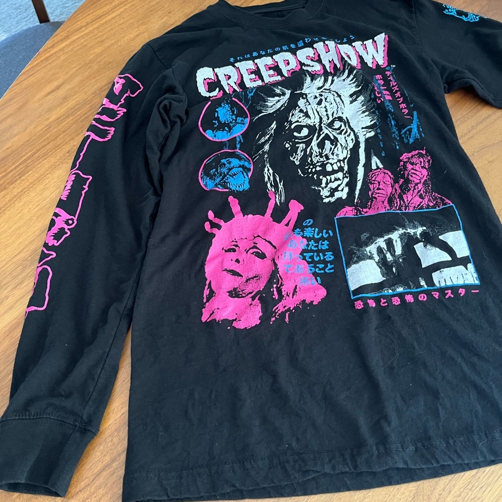 Long Sleeve Cotton Neon Creepshow 
T Shirt. 
Size juniors small